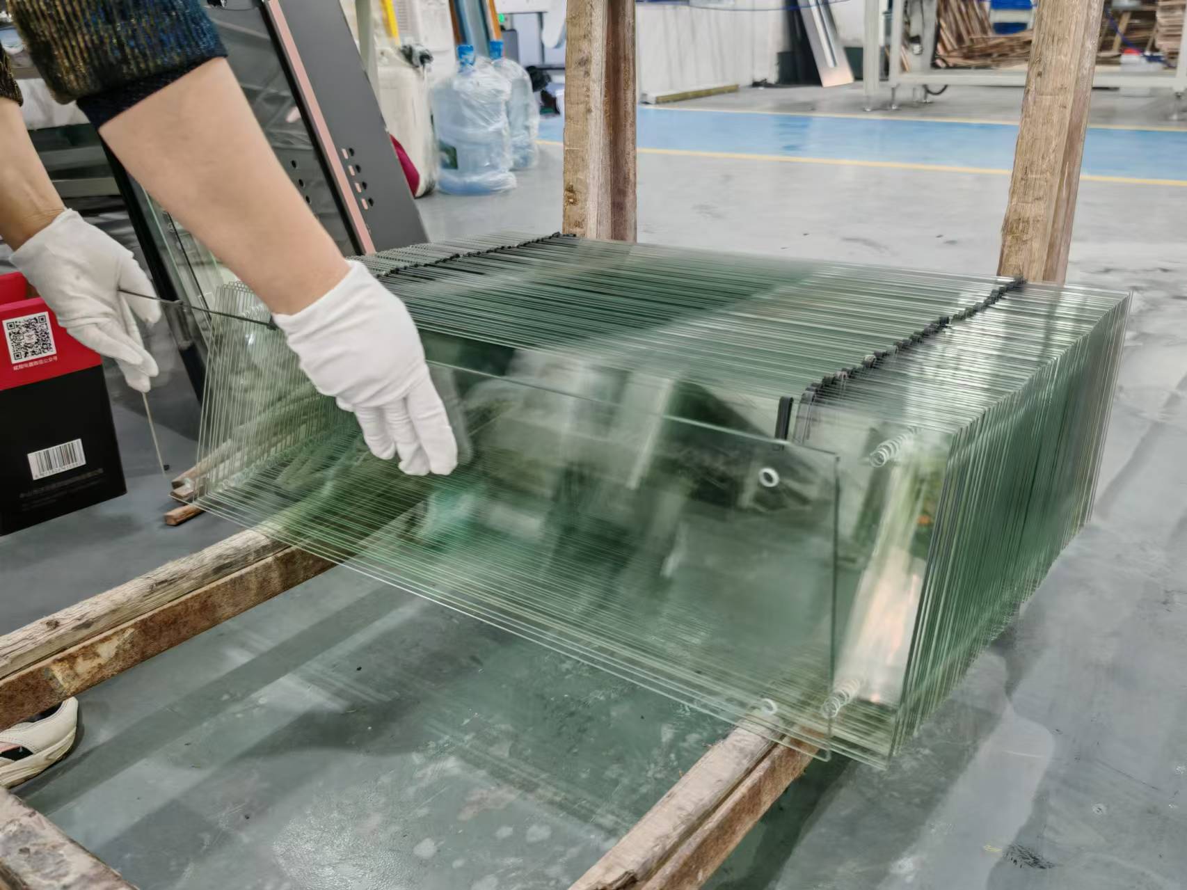Glass Cutting And Breaking